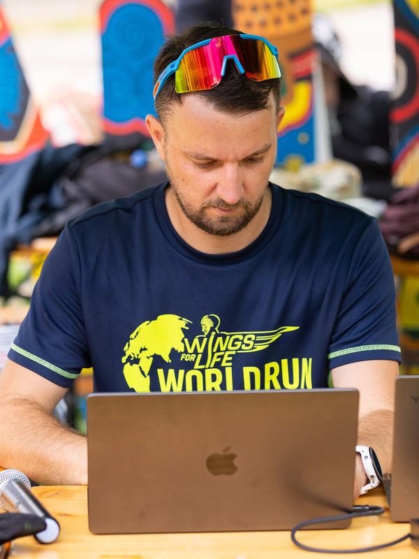 Marek Štítny pri organizácii behu Wings for Life